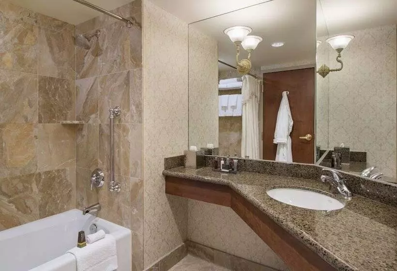 בית מלון כפרי Victoria Marriott Inner Harbour