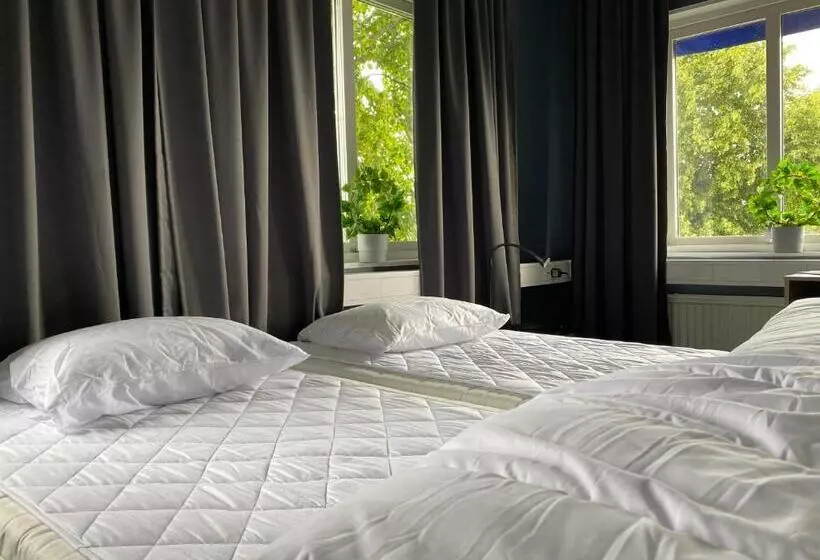 De La Gardie Park Vandrarhem Hostel