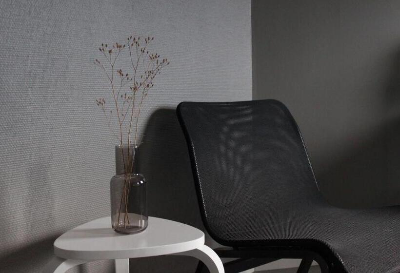 De La Gardie Park Vandrarhem Hostel