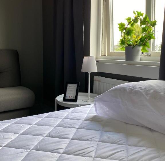 De La Gardie Park Vandrarhem Hostel