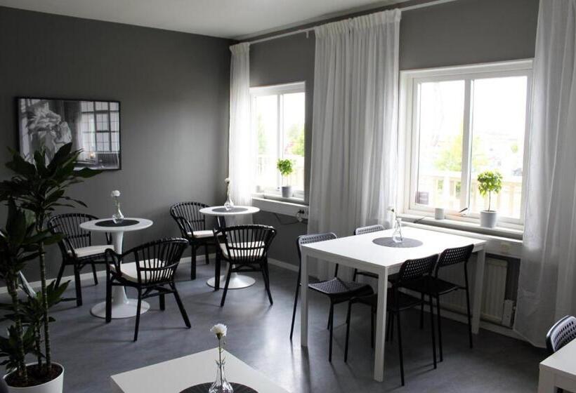 De La Gardie Park Vandrarhem Hostel