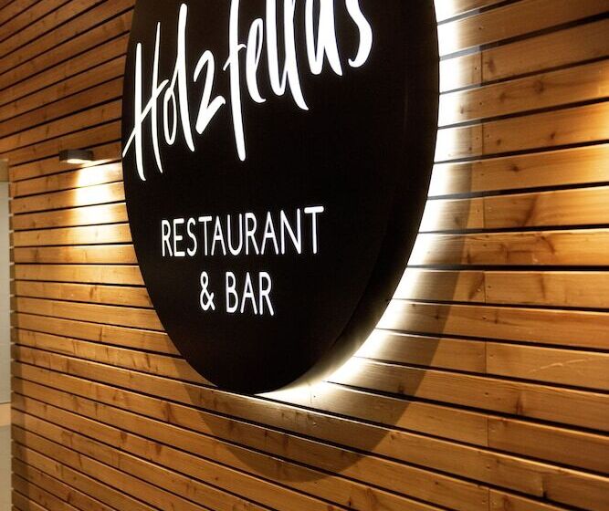 ホテル Holzfellas Home