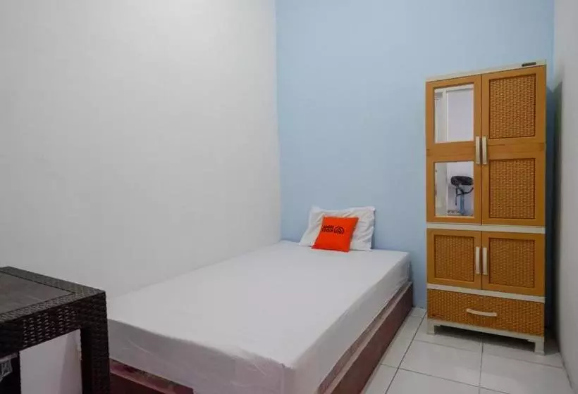 Hotelli Koolkost Female Syariah Near Udinus Semarang  Minimum Stay 6 Nights