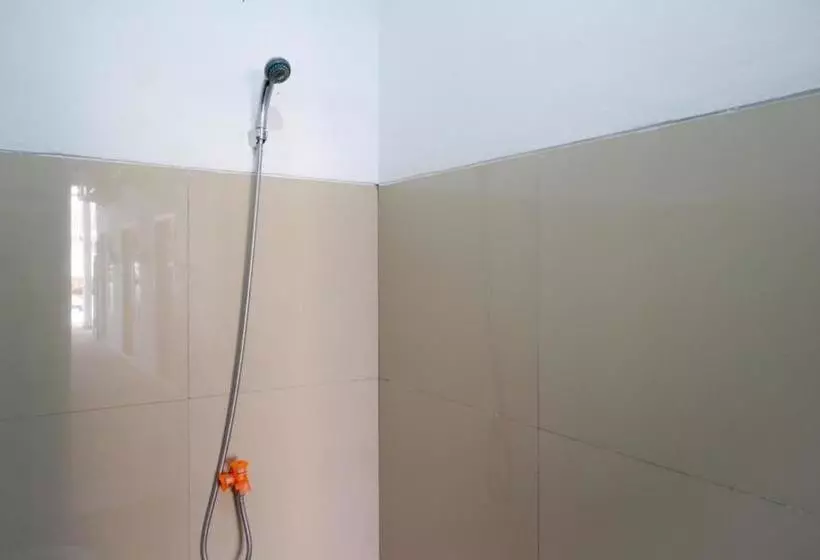 Hotelli Koolkost Female Syariah Near Udinus Semarang  Minimum Stay 6 Nights