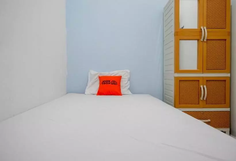 Hotelli Koolkost Female Syariah Near Udinus Semarang  Minimum Stay 6 Nights
