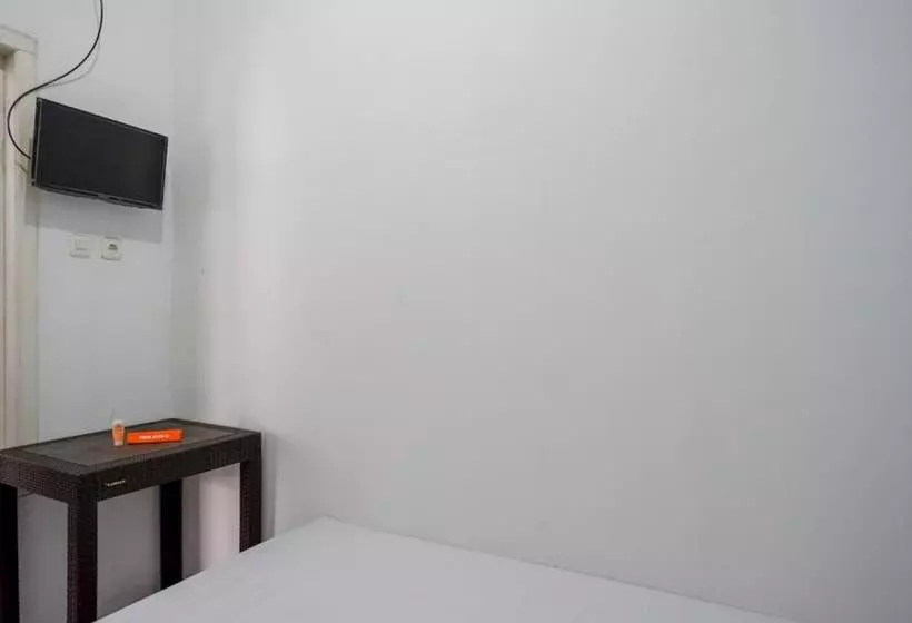Hotelli Koolkost Female Syariah Near Udinus Semarang  Minimum Stay 6 Nights