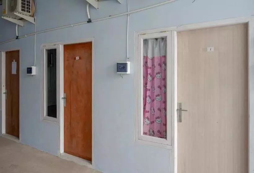 Hotelli Koolkost Female Syariah Near Udinus Semarang  Minimum Stay 6 Nights