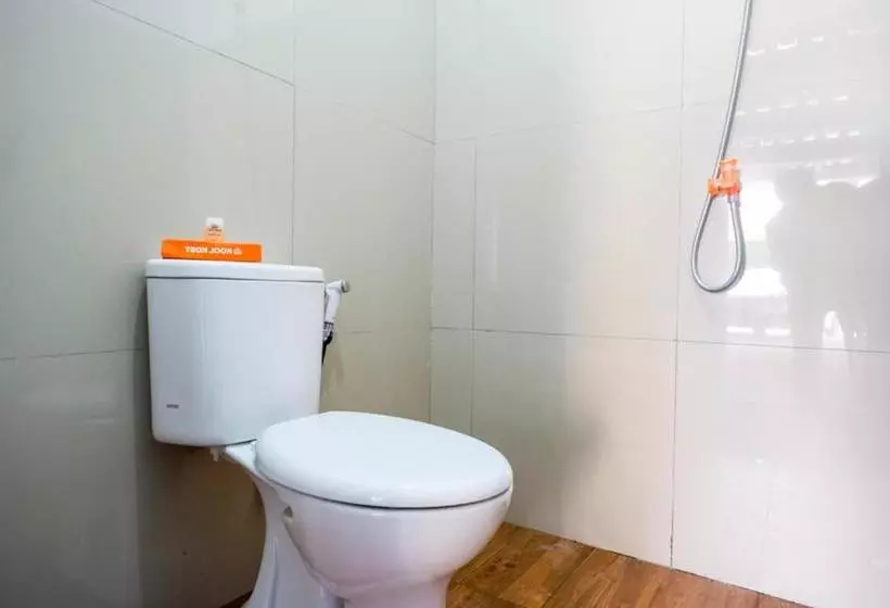 Hotelli Koolkost Female Syariah Near Udinus Semarang  Minimum Stay 6 Nights