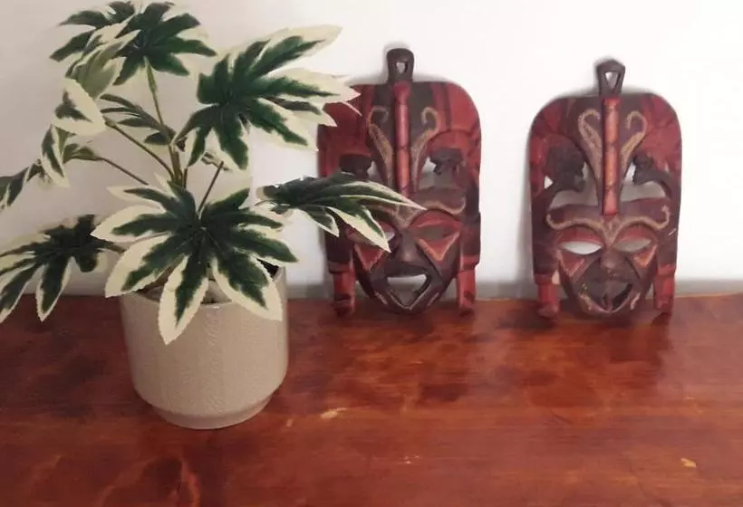 تختخواب و صبحانه Big Mama Jungle Rooms