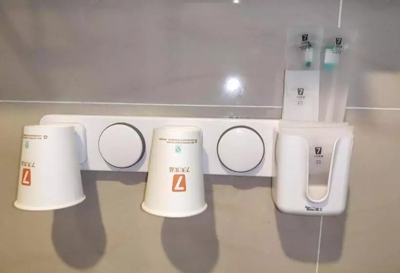 Hotelli 7days Premium Shenzhen Dalang Commercial Center Branch