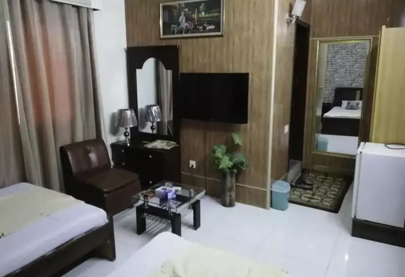 پانسیون Autobahn Guest House