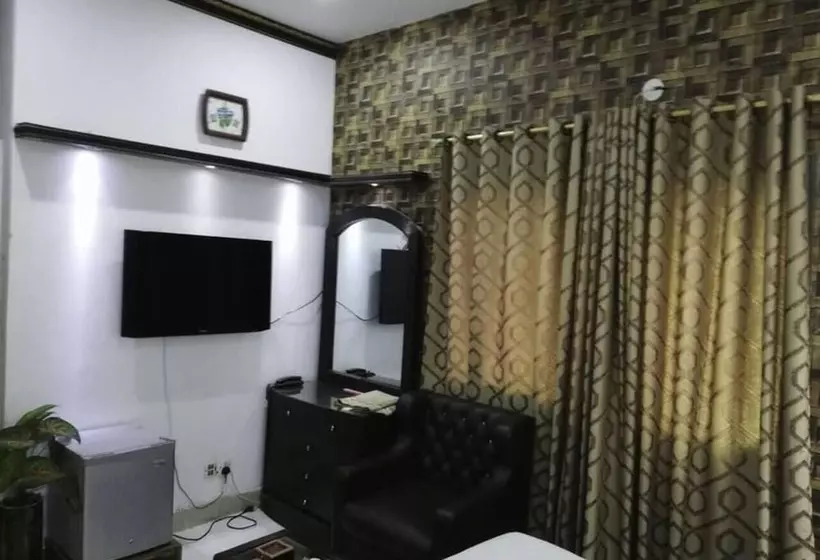 پانسیون Autobahn Guest House