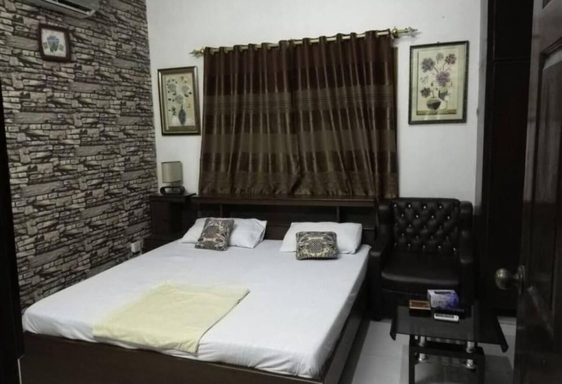 پانسیون Autobahn Guest House