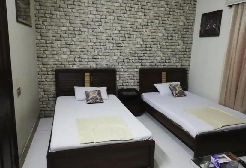 پانسیون Autobahn Guest House