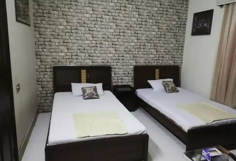 پانسیون Autobahn Guest House