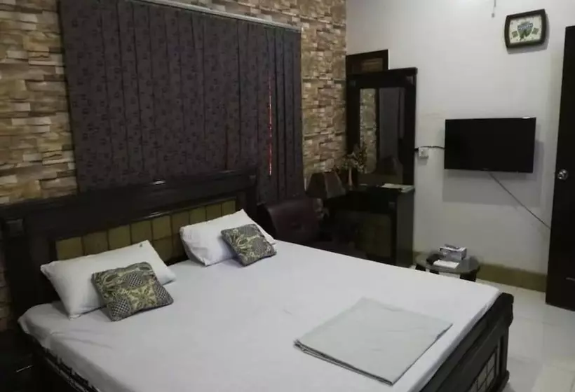 پانسیون Autobahn Guest House