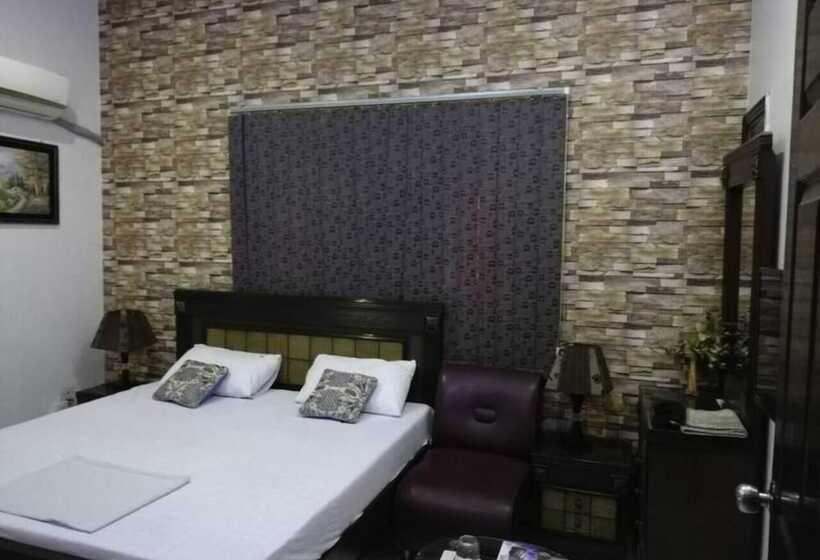 پانسیون Autobahn Guest House