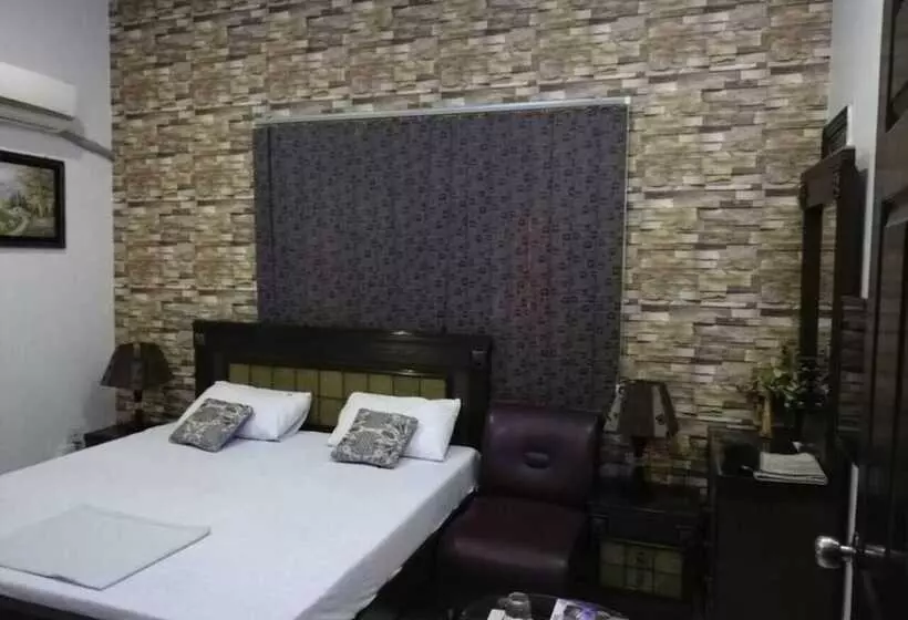 پانسیون Autobahn Guest House