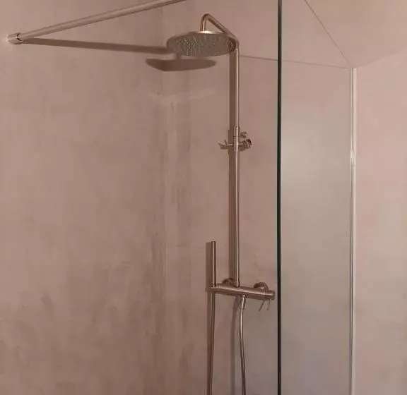 تختخواب و صبحانه Dvor Vipolže