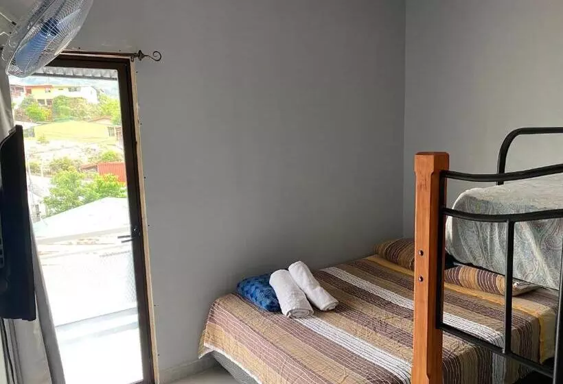 Aamiaismajoitus (B&B) Pacuare Turrialba