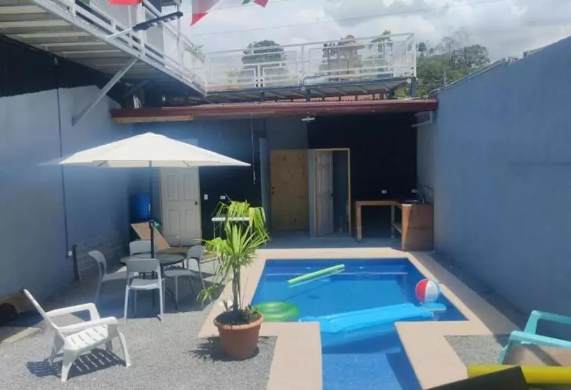 Aamiaismajoitus (B&B) Pacuare Turrialba