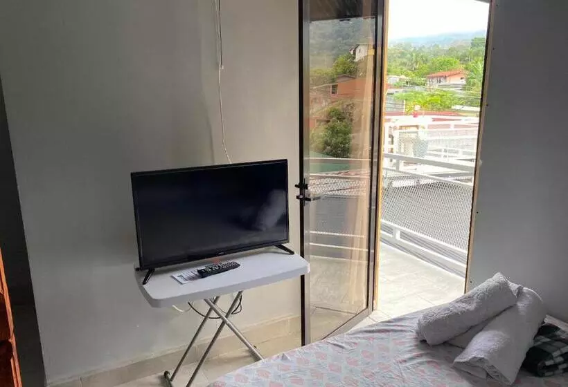 Aamiaismajoitus (B&B) Pacuare Turrialba