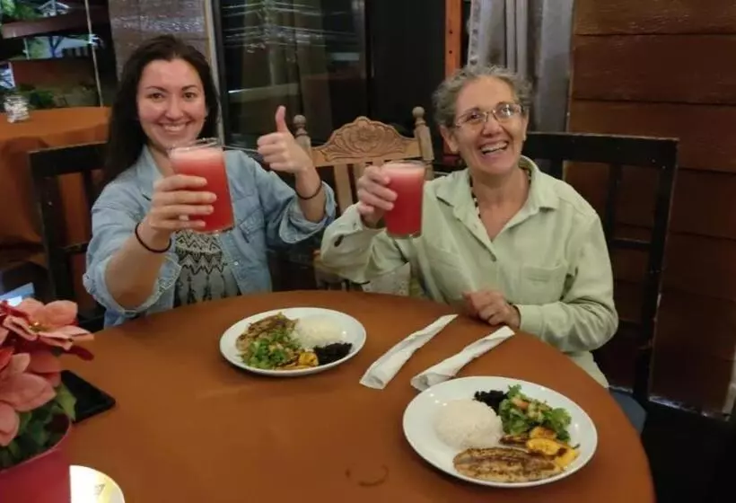 Aamiaismajoitus (B&B) Pacuare Turrialba