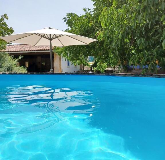 تختخواب و صبحانه Refugio Das Artes