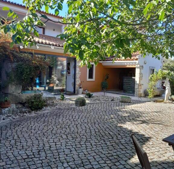 تختخواب و صبحانه Refugio Das Artes