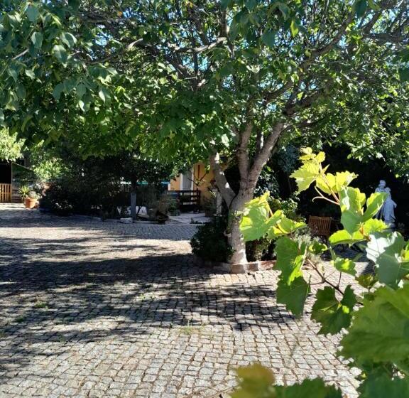 تختخواب و صبحانه Refugio Das Artes