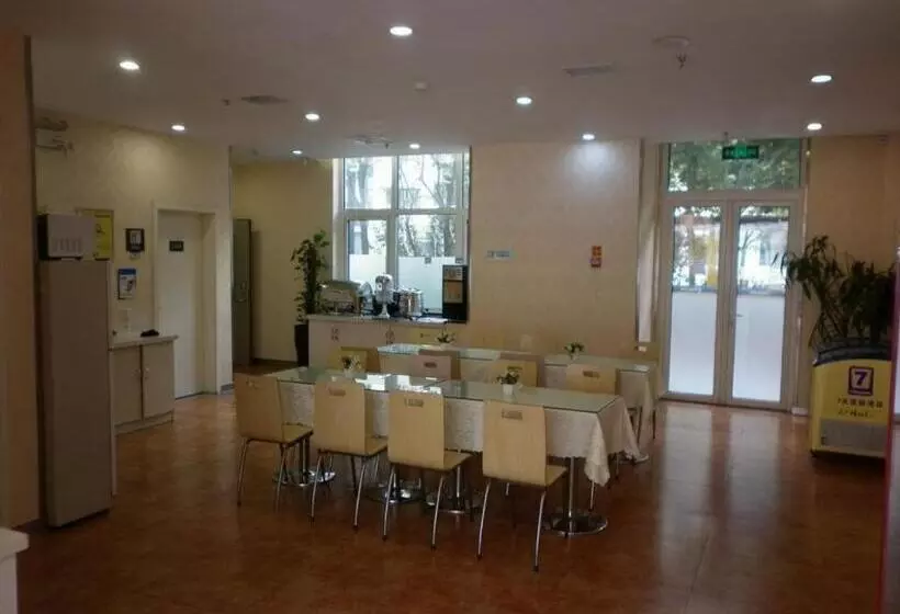 Hotelli 7 Days Inn Tianjin Development Zone Fifth Street Convention Center