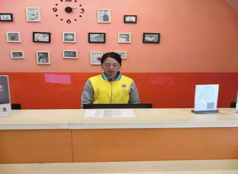 Hotelli 7days Inn Zhuhai Doumen District Government Pedestrian Street