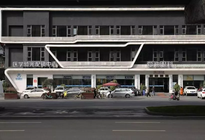 Hotelli 7days Premium Chengdu Dufu Thatched Cottage