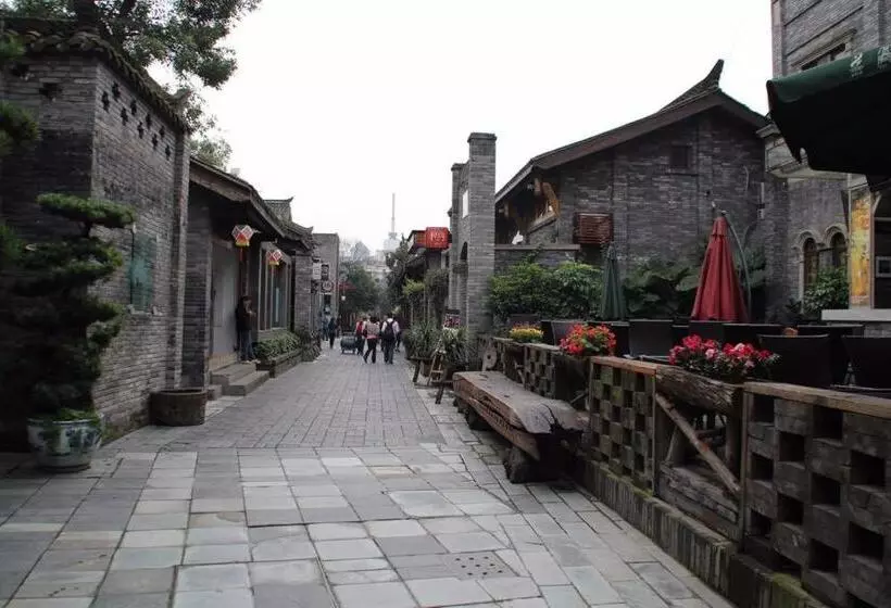 Hotelli 7days Premium Chengdu Dufu Thatched Cottage