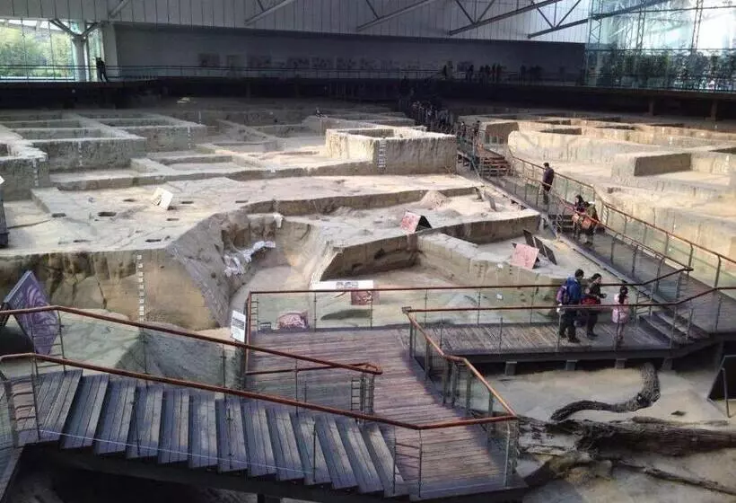 Hotelli 7days Premium Chengdu Dufu Thatched Cottage