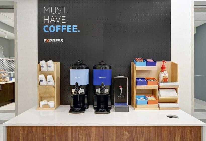 ホテル Holiday Inn Express & Suites   Port Elgin