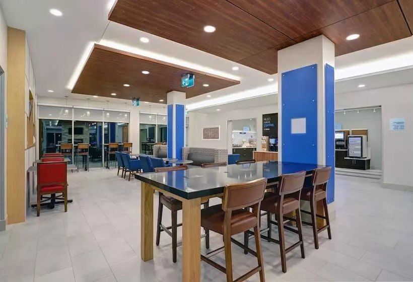 ホテル Holiday Inn Express & Suites Port Elgin