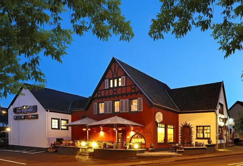 Retkeilymaja Harmony Beim Holzschnitzer