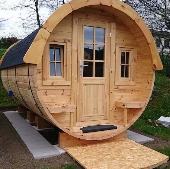 Retkeilymaja Harmony Beim Holzschnitzer