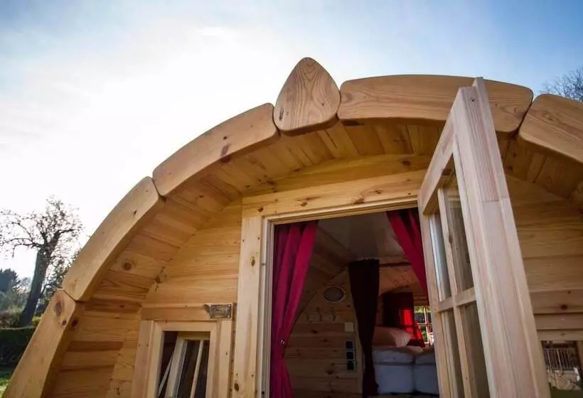 Retkeilymaja Harmony Beim Holzschnitzer