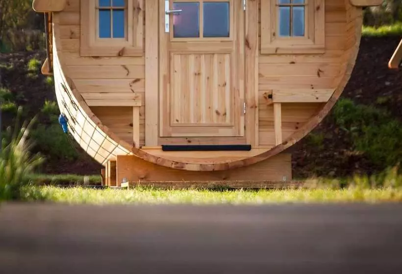 Retkeilymaja Harmony Beim Holzschnitzer