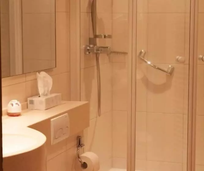 Retkeilymaja Harmony Beim Holzschnitzer