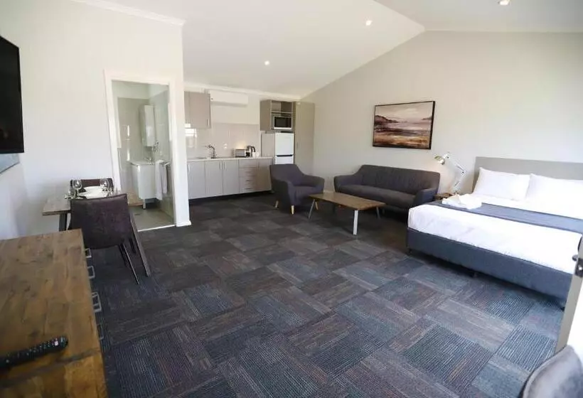 Eastend Studio Apartments