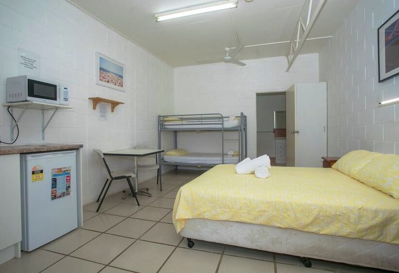 בית מלון כפרי Bundaberg Park Village