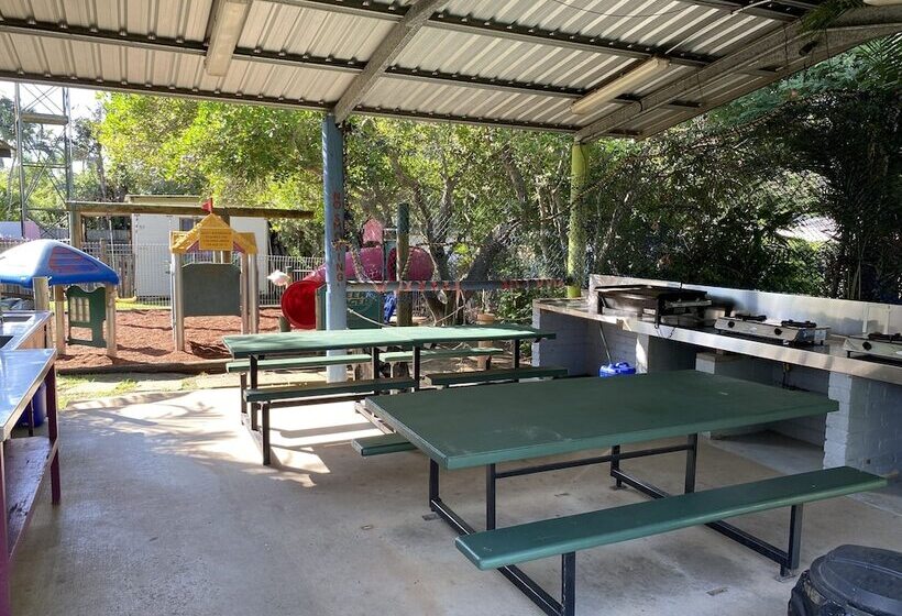 בית מלון כפרי Bundaberg Park Village