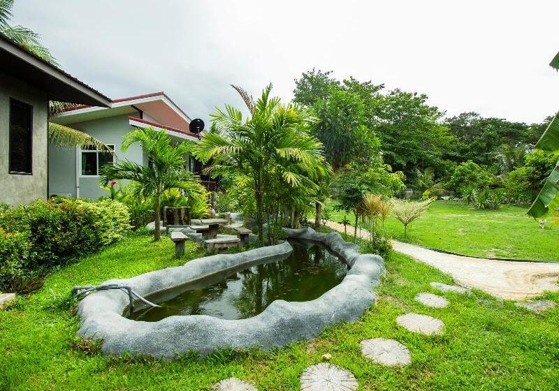 Hotel Oyo 999 Baan Pak Rom Ruen