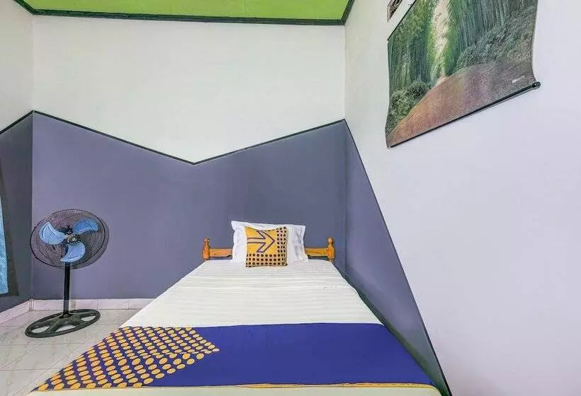 Hotelli Reddoorz At Pondok Eyang Obi Sleman