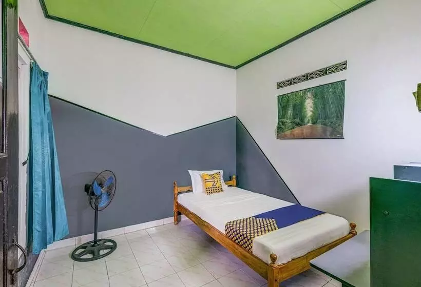 Hotelli Reddoorz At Pondok Eyang Obi Sleman