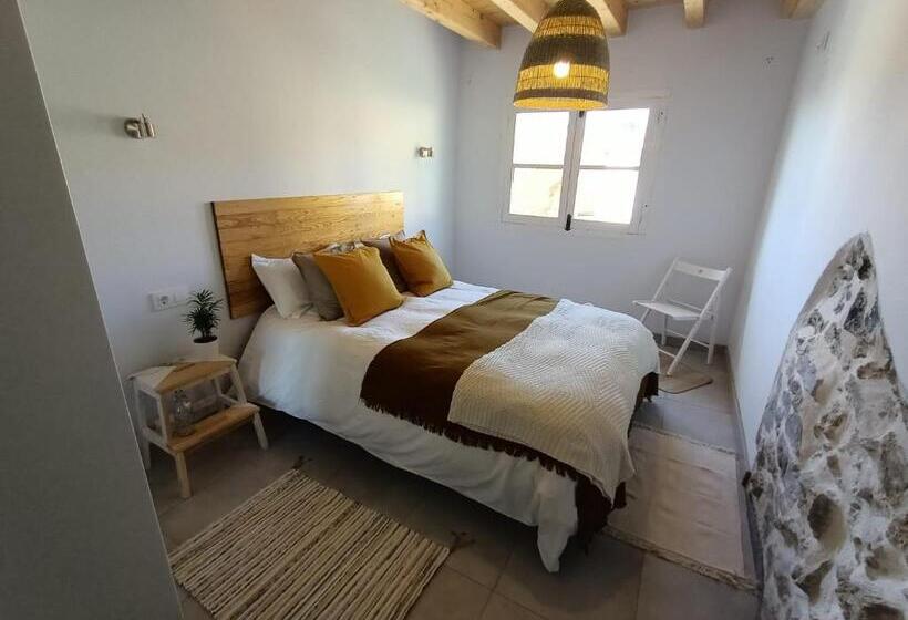 پانسیون The Little Caravia