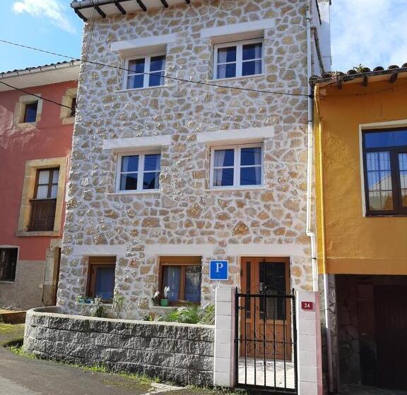 پانسیون The Little Caravia